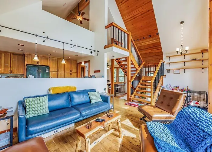 Walk-In Skiing/Tubing Across At Summit East