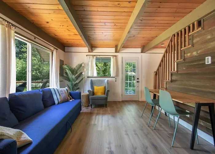 R & R Chalet At Mt. Rainier