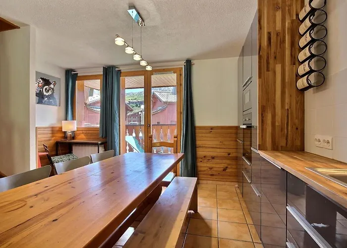 Chalet spacieux sur les pistes avec cheminée et WiFi - FR-1-455-242