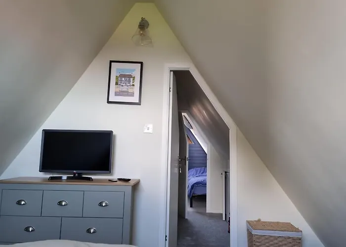 Chalet Brightstone Kingsdown Cliffs Location With Indoor Pool, Tennis Court, Mini-Golf Short Walk To Beach And 3 Great Local Pubs