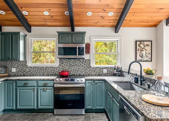 Woodpecker House - Mountain Retreat With Hot Tub - 10 Min To Skiing In Hunter & Windham
