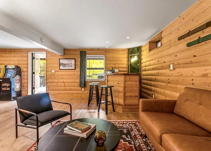 Woodpecker House - Mountain Retreat With Hot Tub - 10 Min To Skiing In Hunter & Windham