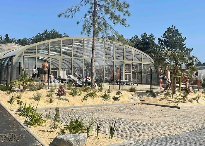 Cottage dans Parc Résidentiel de Loisirs, Piscine, 150M de la mer