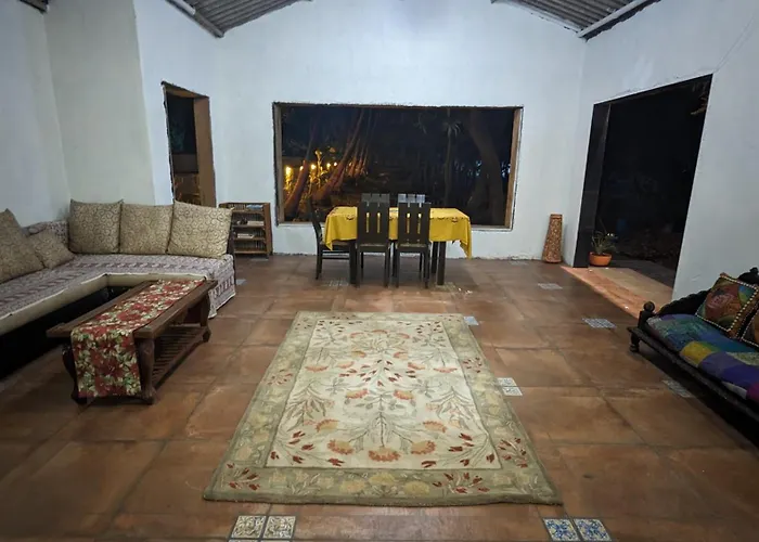 Bed and Breakfast Banana Leaf