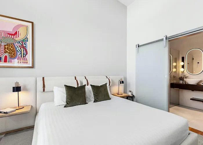 Longhouse - Suite 1