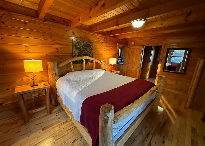 Smoky Paws - Exceptional Cabin, Stunning Mountain Views, Hot Tub, Tranquil, Gigabit Internet, Free L2 Ev
