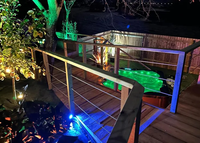 Chalet Et Jaccuzy Sur La Plage