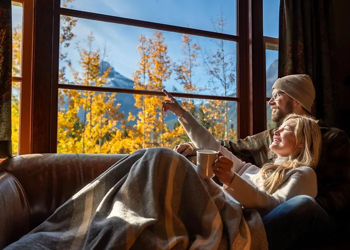 Johnston Canyon Lodge & Bungalows