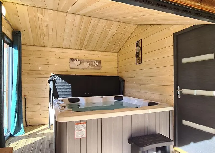 Chalet de 3 chambres avec terrasse amenagee et wifi a Orlu