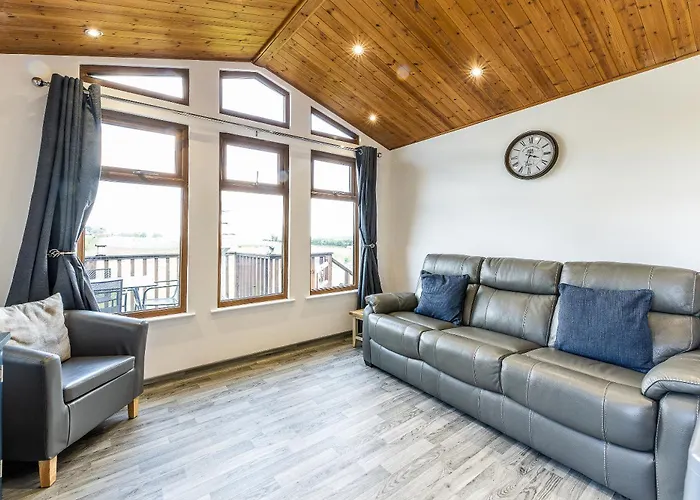 Fairview Farm Holiday Retreat: Luxury Lodges in Nottinghamshire Countryside