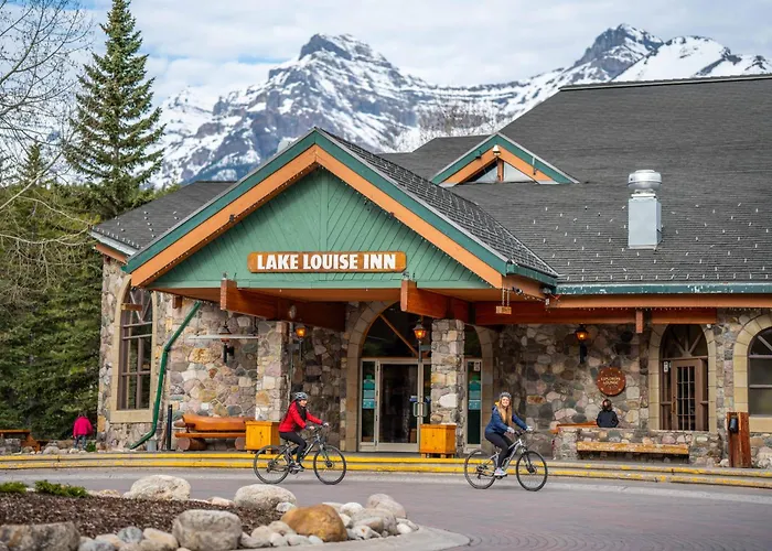 Hotel with view: Lake Louise Inn
