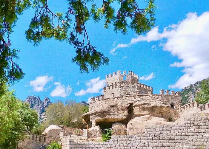 Magnifico Castillo Privado, Elevado En La Roca