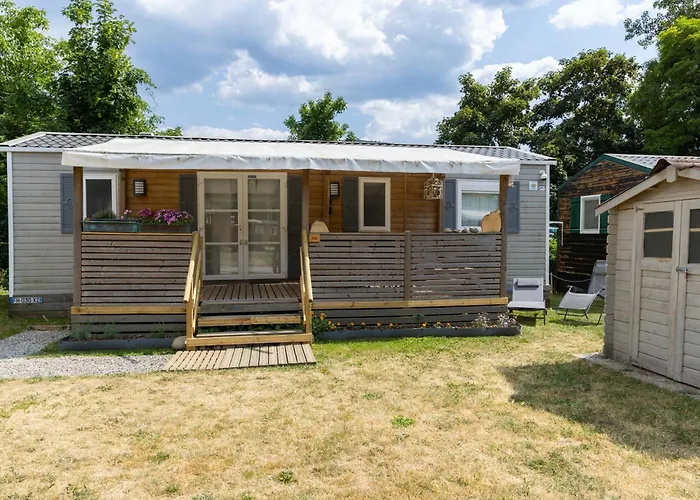 Grand Mobil Home 6 personnes climatisé avec 3 chambres et 2 salles de bains à Munster en Alsace