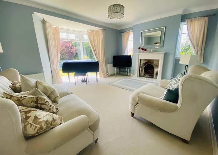 Gorgeous Family Home 15 Mins From City Centre Edinburgh