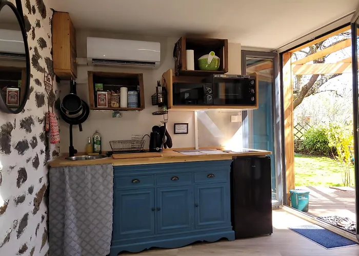 La maisonnette sous le cerisier
