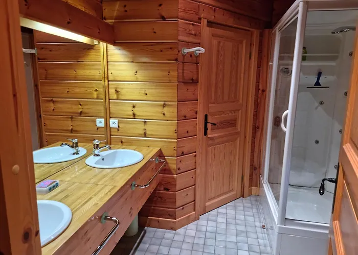 Grand Chalet Confortable A Demi-Quartier, 13 Couchages