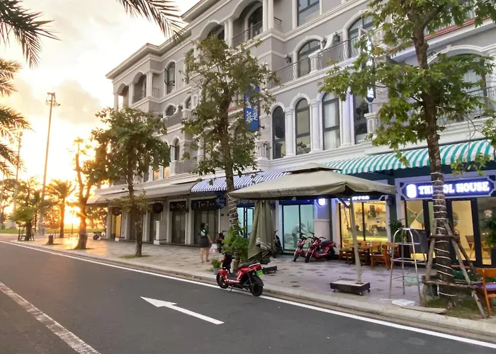 3 star hotel: The Sol House