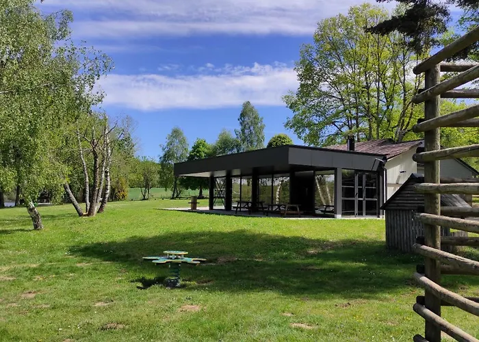LACUSTRA cabanes accessibles en canoë et chalets tout confort