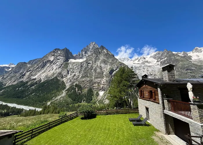 Chalet Chez Louis - Alpine Charm With Mont Blanc View & Ski Access