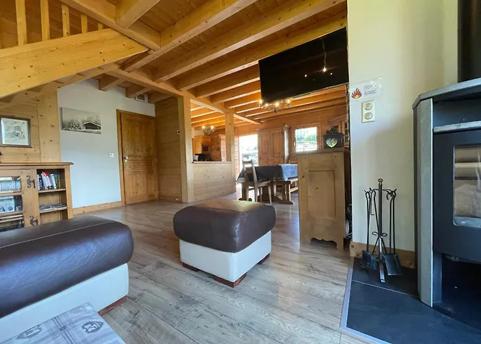 Chalet Savoyard avec Jardin, Poêle à Bois et WIFI - FR-1-624-11