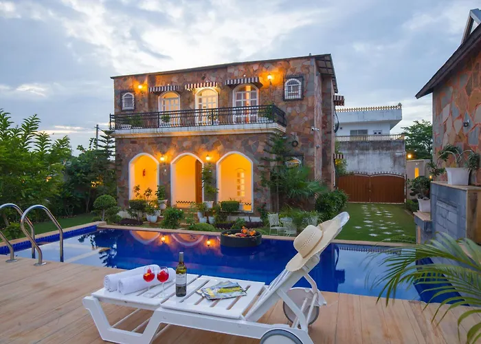 Elivaas 3 Bhk With Pvt Pool & Lush Garden - Oakwood