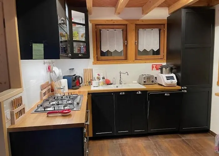 Chalet spacieux 12 pers, 4 ch, 4 sdb, cuisine équipée, parking, cheminée - FR-1-676-201