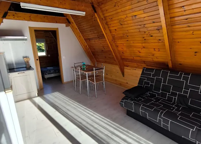 Petit Chalet Avec Terrasse