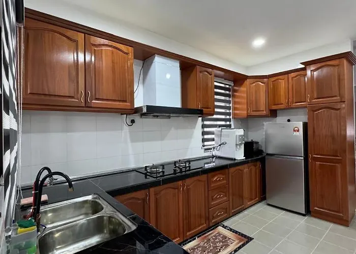 Sungai Long Guesthouse