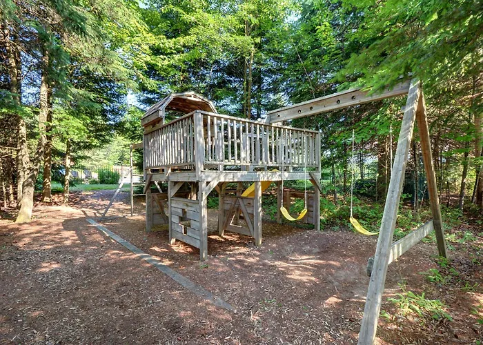 Cozy Chalet on the 9th Hole La Bête Pool Golf