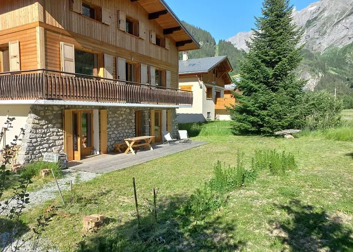 Chalet Ensoleille Avec Balcon Et Poele A Bois - Fr-1-464-163