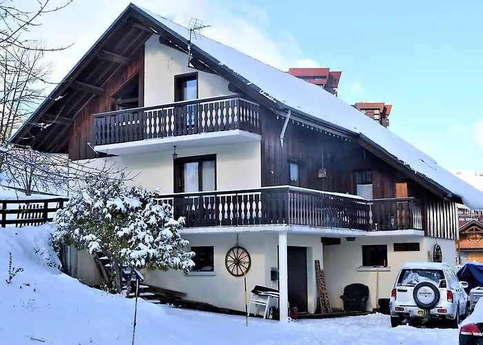 Chalet spacieux avec billard, proche des remontées mécaniques, idéal pour familles et cyclistes - FR-1-267-174
