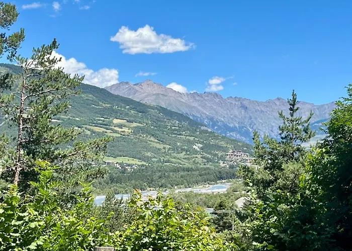Chalet dans la verdure - Les Chapeliers