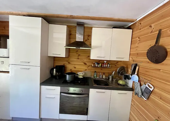 Chalet dans la verdure - Les Chapeliers