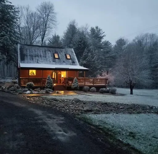 Cozy Cabin By The Slopes
