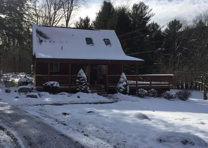 Cozy Cabin By The Slopes