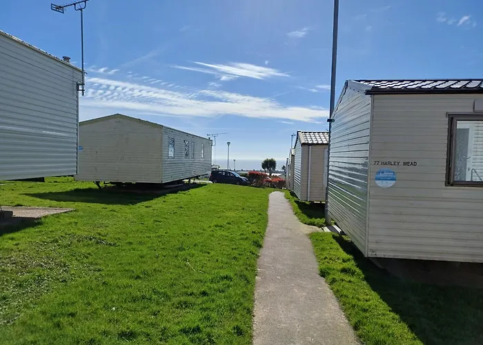 3 Bedroom Caravan - Sleeps 8 Parking Pets Beach