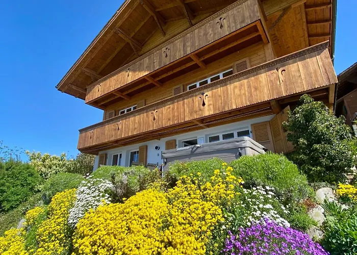 Chalet Egglen "Typical Swiss House, Best Views, Private Jacuzzi"