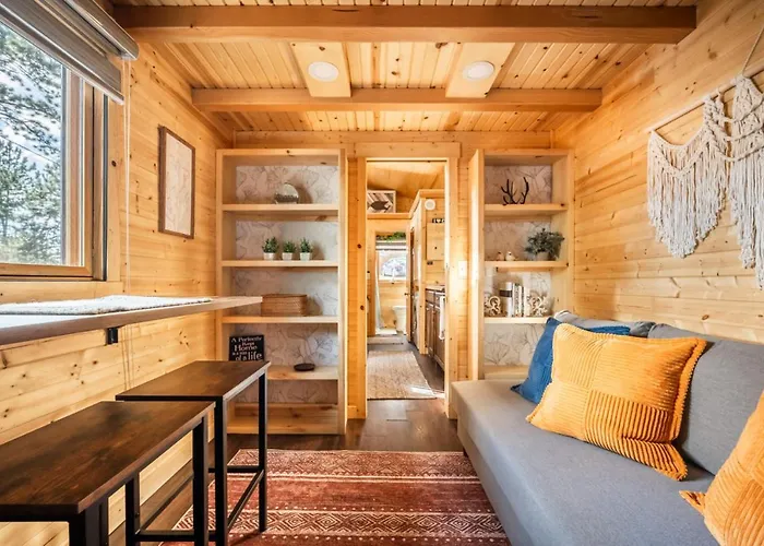 Luxury Glamping Tiny Haven, Firepit & Grill
