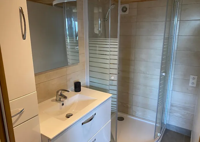 Chalet autonome à louer sur terrain de loisir de 2000m2 avec étang privé