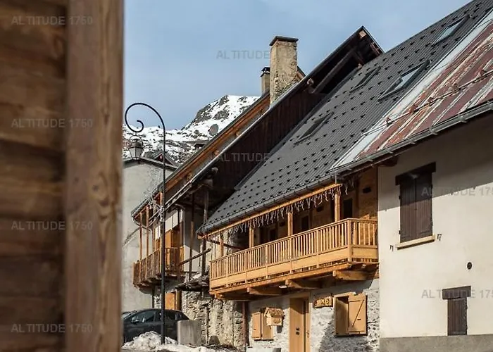 Chalet montagnard rénové avec jacuzzi 4****- 15 Personnes
