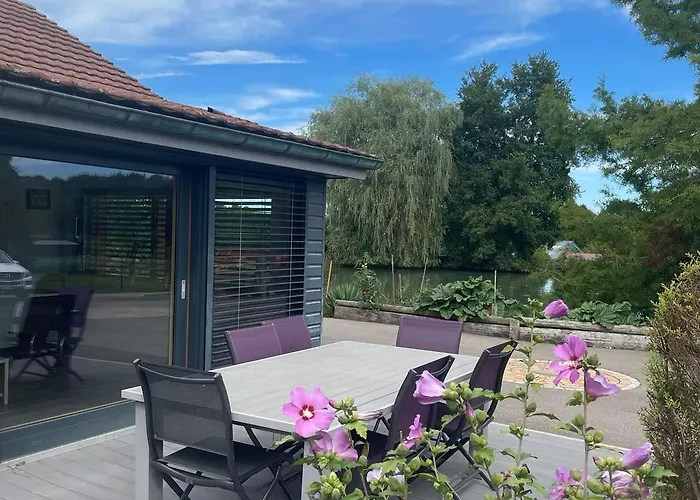 Chalet Au Bord D'Un Etang