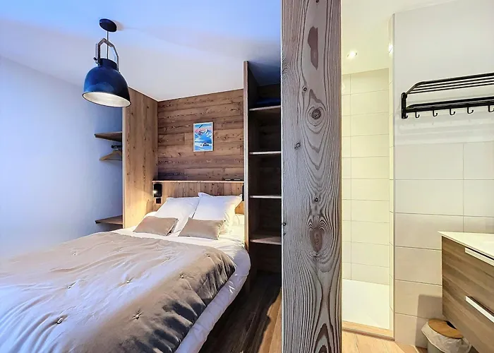 Chalet de luxe près des pistes avec spa, sauna et parking - FR-1-267-303