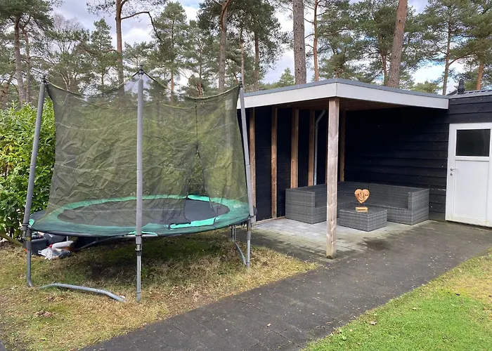 Chalet De Bosrand 404, Unieke Rustige Plek Met Veel Privacy Aan De Bosrand Van Vakantiepark Op De Veluwe