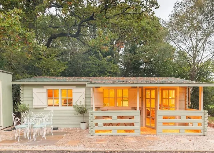Family Friendly Sunny Log Cabin