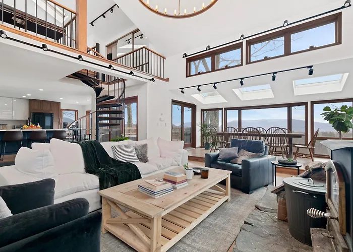 5 Star Gorgeous Cliffside Chalet With Panoramic Views