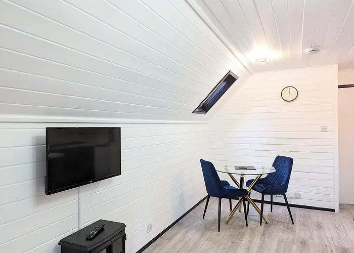 Danu 1A -Hot Tub-Perth-Pet Friendly-Luxury-Romantic