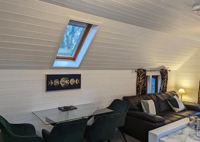 Morrigan 7-Hot Tub-Pet Friendly-Boutique-Perthshire-Families