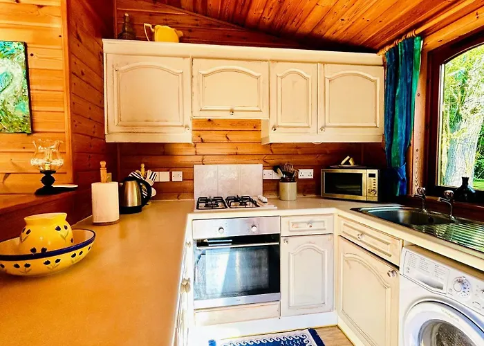 Secluded Rustic Cabin - A Digital Detox Paradise.