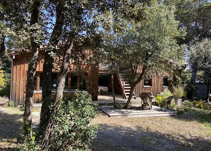 Chalet Bois Dans Quartier Calme - 4792