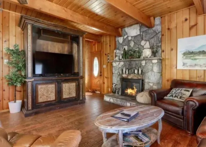 Knotty Pines Lodge